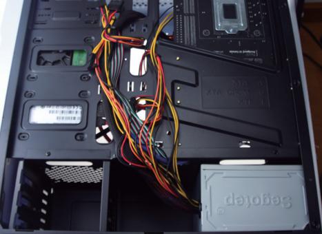 机箱内的各种线缆安装步骤