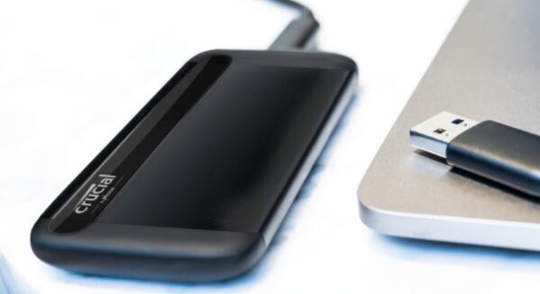 Critical推出x8便携式固态硬盘