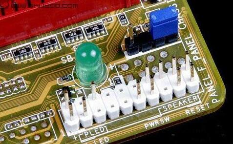 电脑主机风扇不转，显示器不亮怎么回事