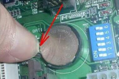 电脑开机后显卡cpu风扇都在转屏幕和键盘没反应是什么原因