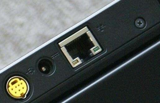 笔记本电脑是插网线上传速度快，还是连接wifi快一些？