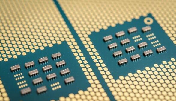 赛扬双核G550能升级i7 2600K吗？