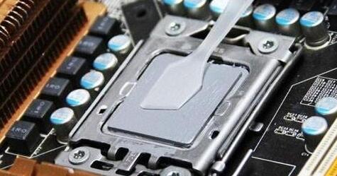 CPU硅脂按压之后打开来看有溢出怎么办？